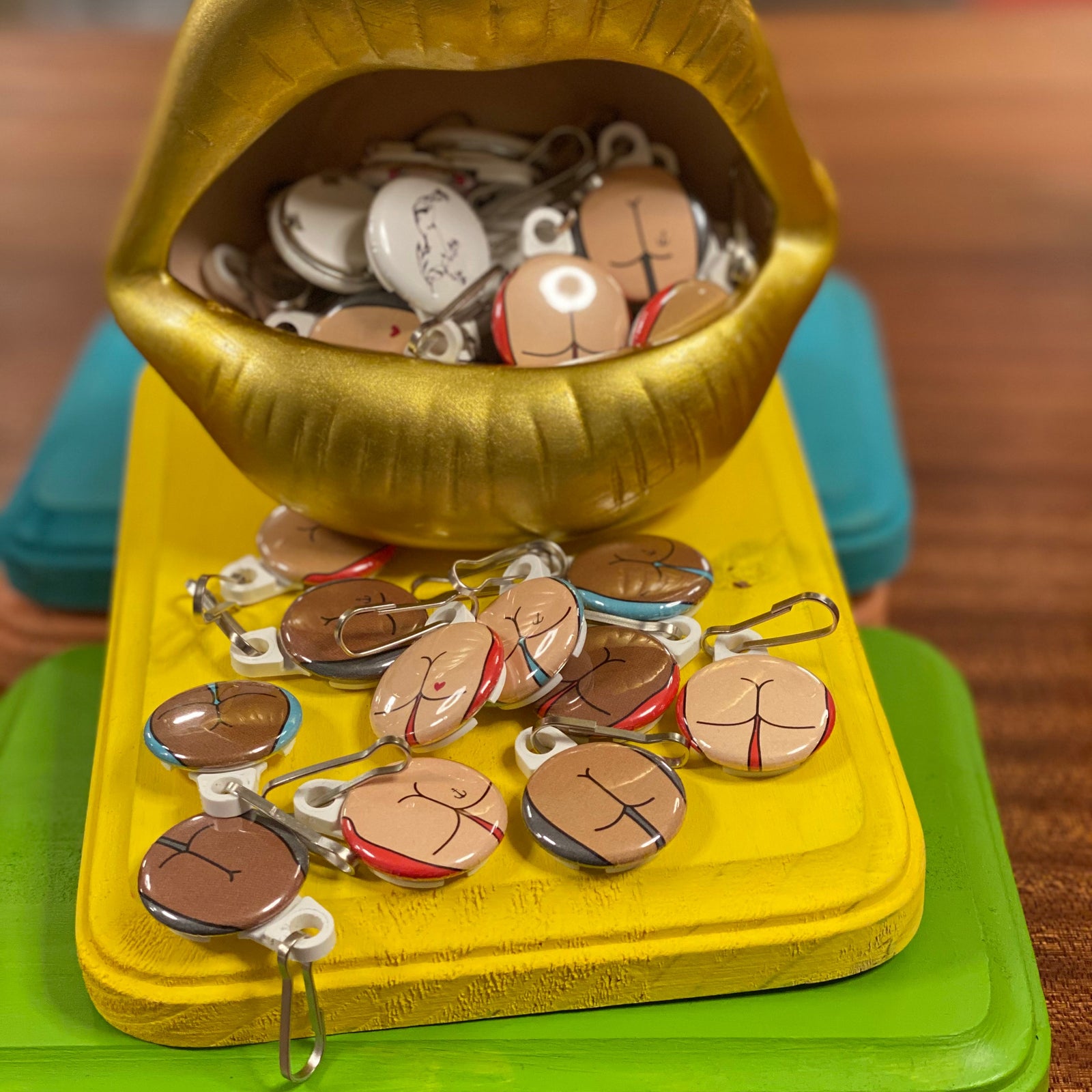 Zipper Pull - Butts
