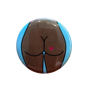 Button with a stylized butt design 