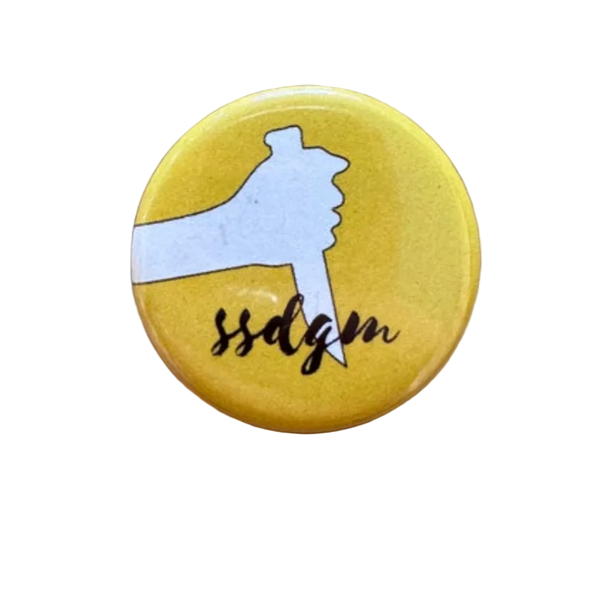Yellow button with a white hand symbol and 'ssdgm' text 