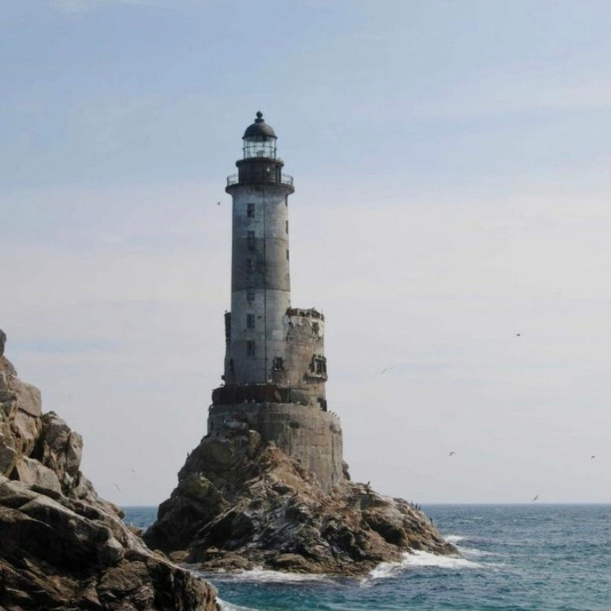 The Point Hoop Earrings - 14K gold handmade hammered teardrop open hoop earrings - Foamy Wader