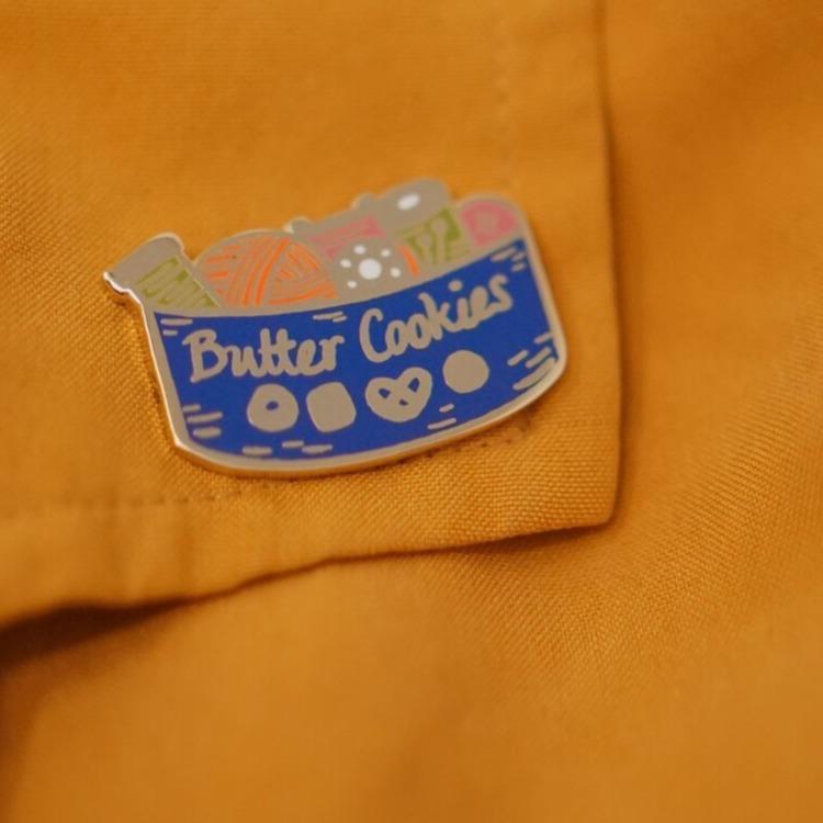Enamel Pin - Butter Cookie Sewing Kit